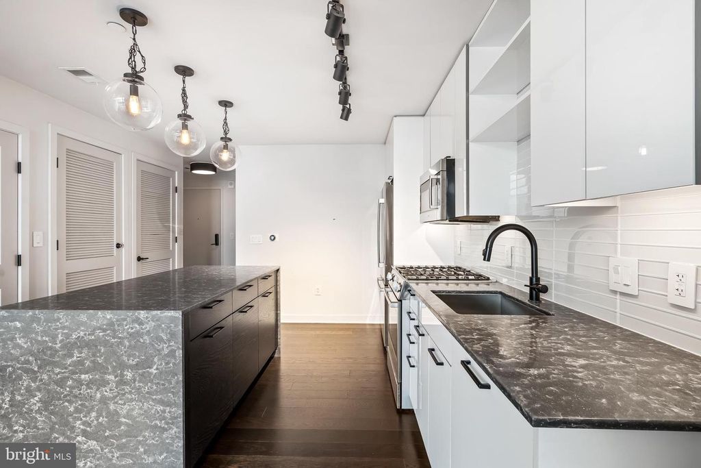 Image 5 of property listing at 70 N ST SE #N815, Washington, DC 20003