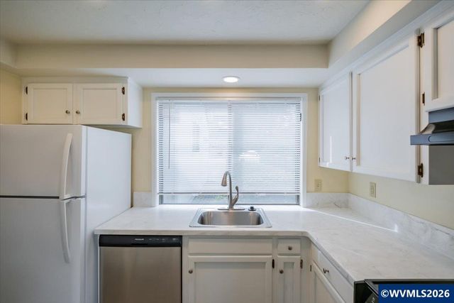 6680 Continental Cir SE, Salem, OR 97306