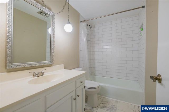 6680 Continental Cir SE, Salem, OR 97306