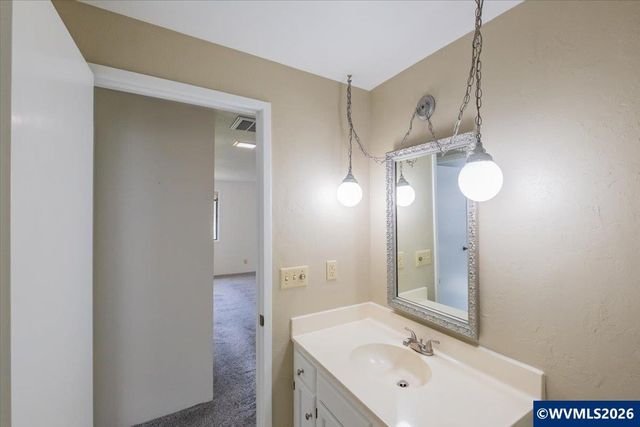 6680 Continental Cir SE, Salem, OR 97306