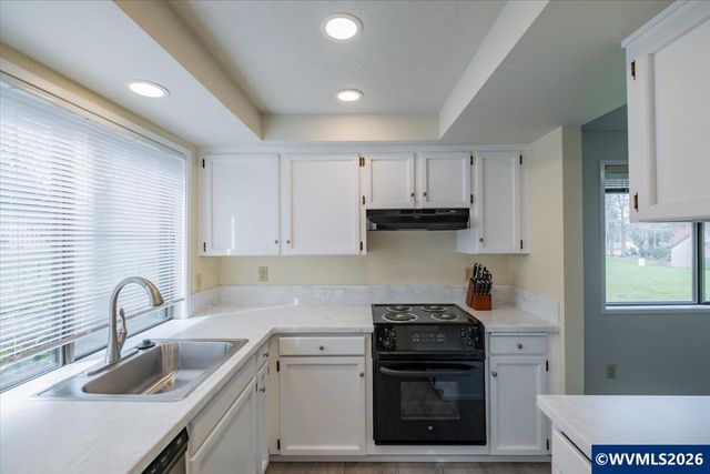 6680 Continental Cir SE, Salem, OR 97306