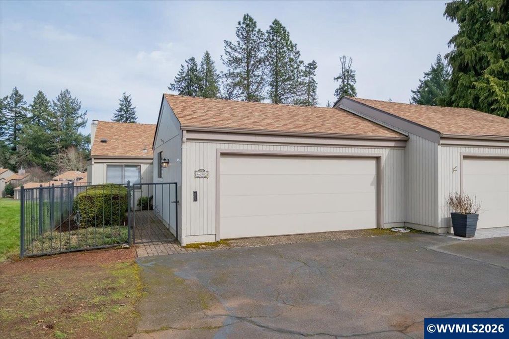 6680 Continental Cir SE, Salem, OR 97306