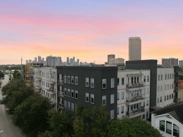 505 Jackson Hill Street 206, Houston, TX 77007
