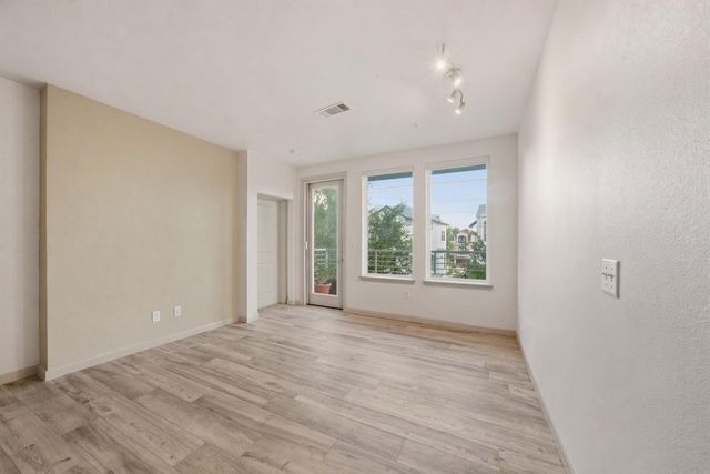 505 Jackson Hill Street 206, Houston, TX 77007