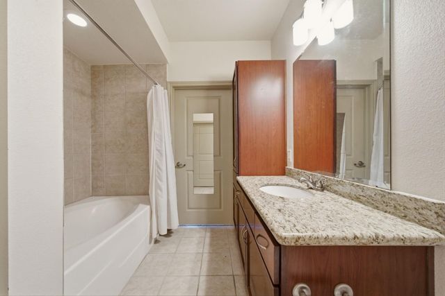 505 Jackson Hill Street 206, Houston, TX 77007