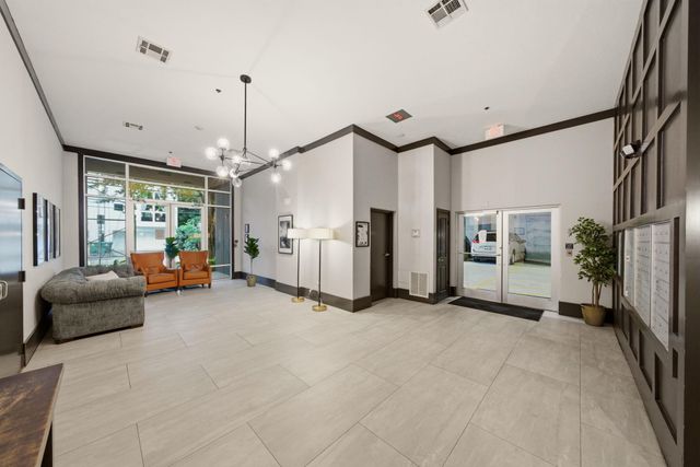 505 Jackson Hill Street 206, Houston, TX 77007