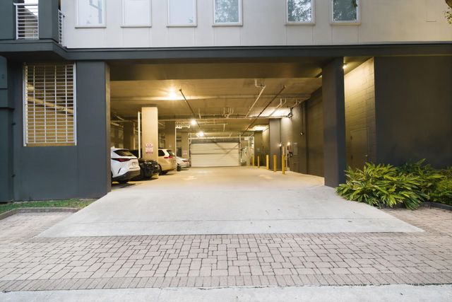 505 Jackson Hill Street 206, Houston, TX 77007