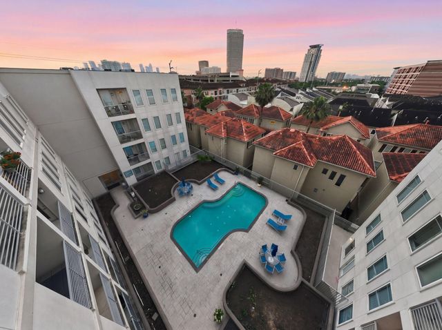 505 Jackson Hill Street 206, Houston, TX 77007