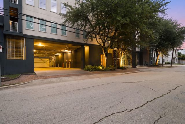 505 Jackson Hill Street 206, Houston, TX 77007