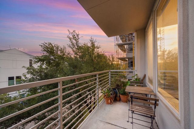 505 Jackson Hill Street 206, Houston, TX 77007