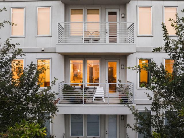505 Jackson Hill Street 206, Houston, TX 77007
