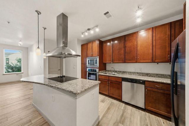 505 Jackson Hill Street 206, Houston, TX 77007