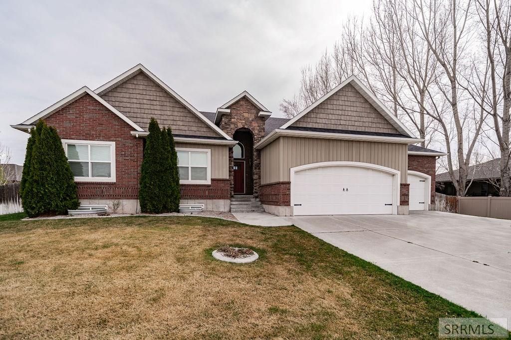 Image 3 of property listing at 264 N 5th W, Rigby, ID 83442