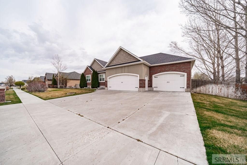 Image 5 of property listing at 264 N 5th W, Rigby, ID 83442