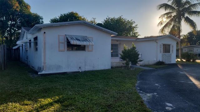 3390 NW 42nd St, Lauderdale Lakes, FL 33309