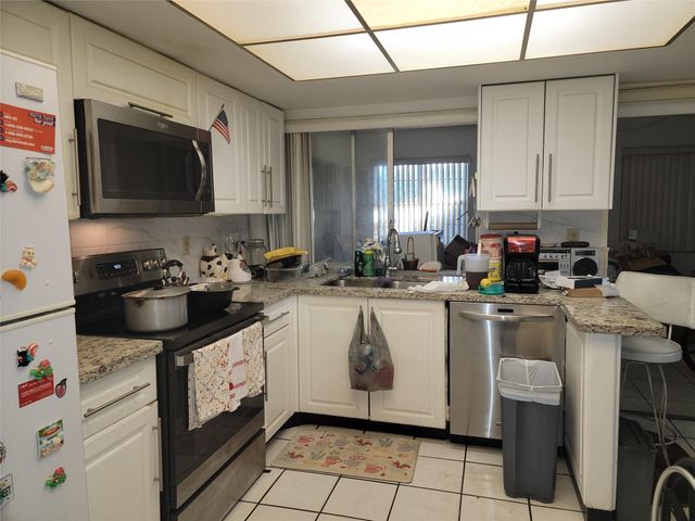 3390 NW 42nd St, Lauderdale Lakes, FL 33309