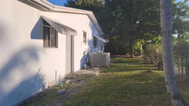 3390 NW 42nd St, Lauderdale Lakes, FL 33309