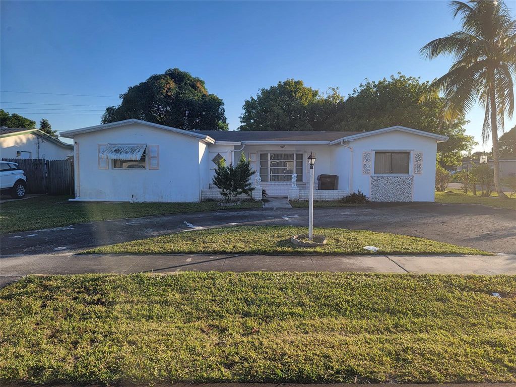 3390 NW 42nd St, Lauderdale Lakes, FL 33309