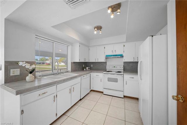 624 35th ST, Cape Coral, FL 33904