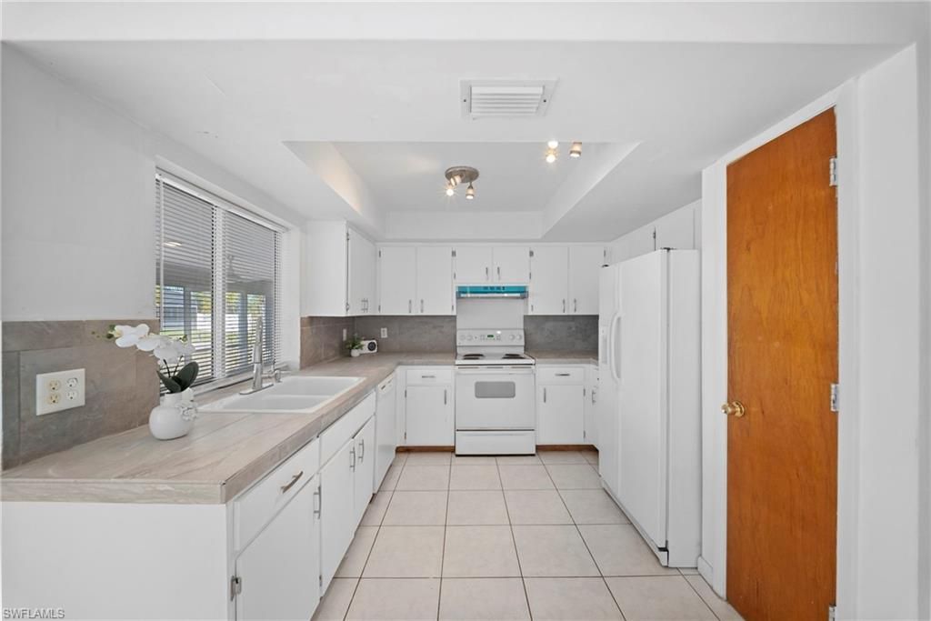 624 35th ST, CAPE CORAL, FL 33904 — photo 2