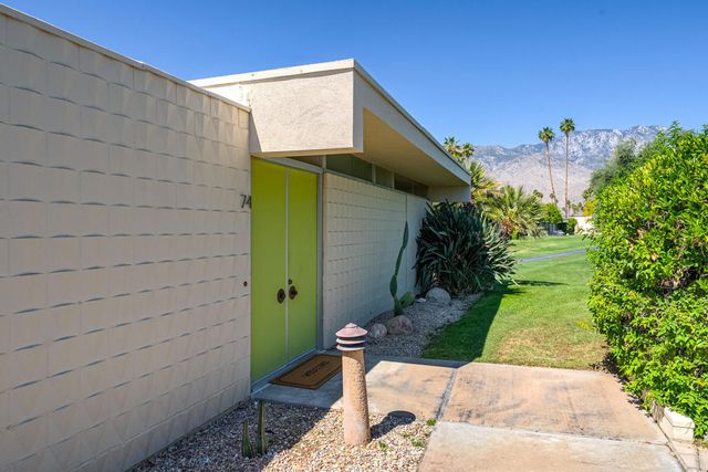 74 Lakeview Drive, Palm Springs, CA 92264