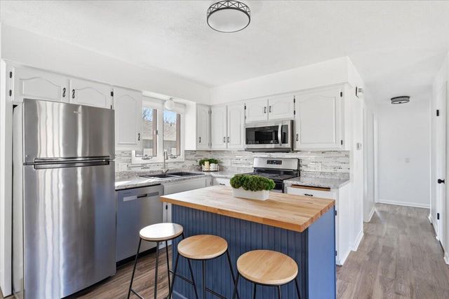 319 STEVEN Circle, Council Bluffs, IA 51503