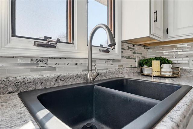 319 STEVEN Circle, Council Bluffs, IA 51503