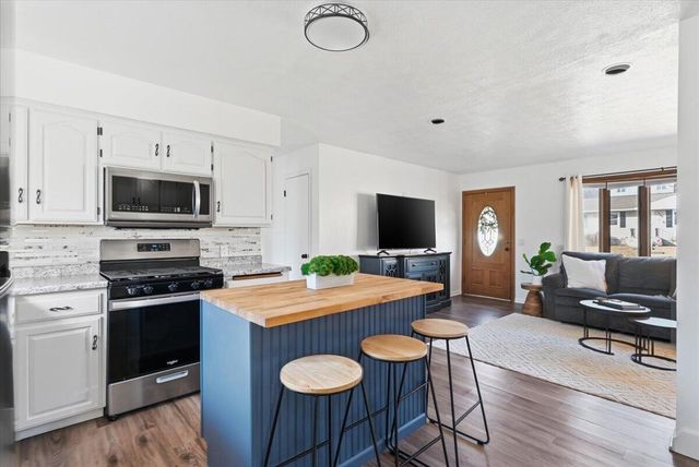 319 STEVEN Circle, Council Bluffs, IA 51503