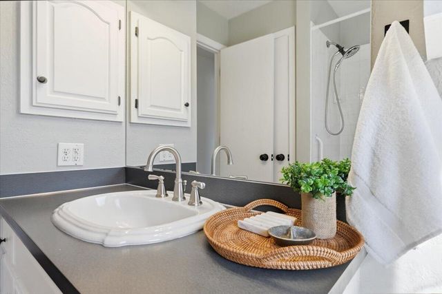 319 STEVEN Circle, Council Bluffs, IA 51503