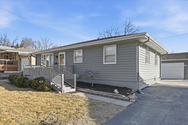 319 STEVEN Circle, Council Bluffs, IA 51503