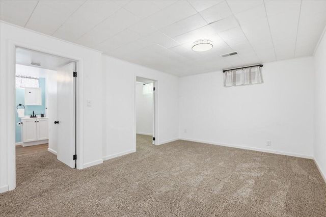 319 STEVEN Circle, Council Bluffs, IA 51503