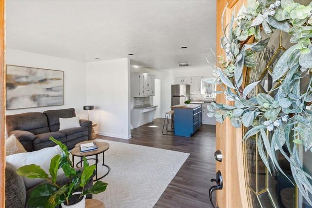 319 STEVEN Circle, Council Bluffs, IA 51503