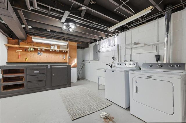 319 STEVEN Circle, Council Bluffs, IA 51503