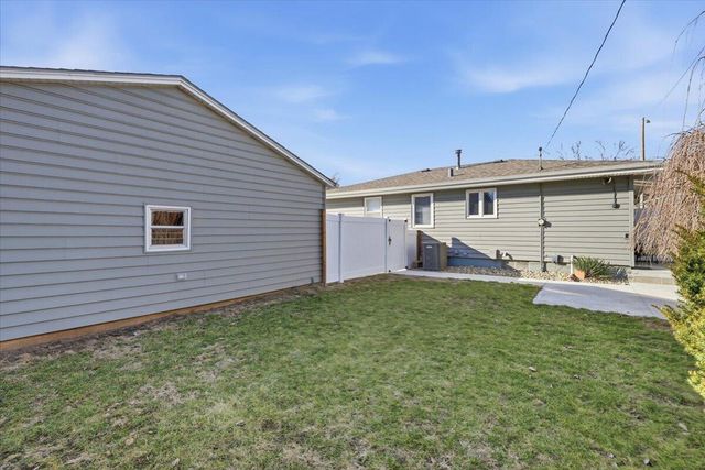 319 STEVEN Circle, Council Bluffs, IA 51503