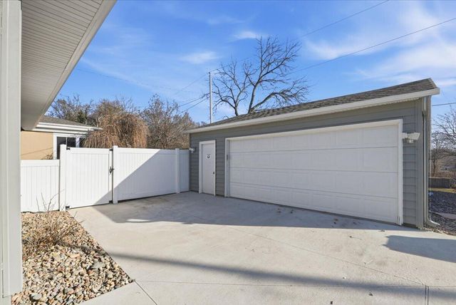 319 STEVEN Circle, Council Bluffs, IA 51503