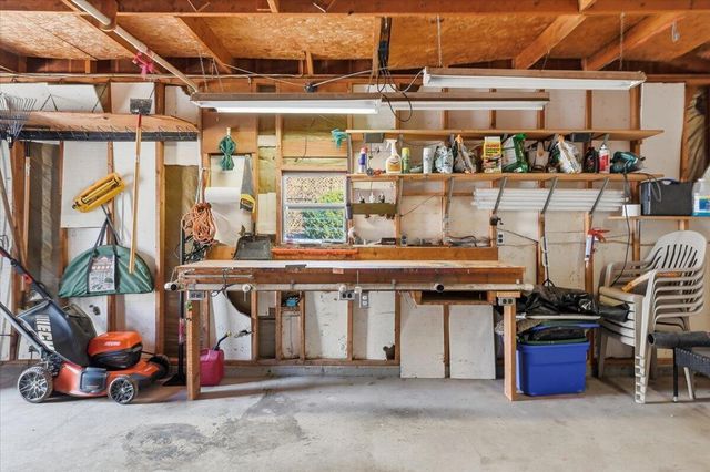 319 STEVEN Circle, Council Bluffs, IA 51503