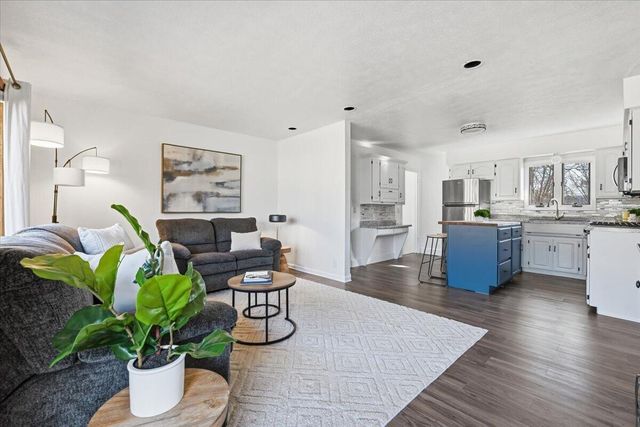 319 STEVEN Circle, Council Bluffs, IA 51503