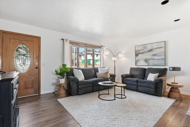 319 STEVEN Circle, Council Bluffs, IA 51503