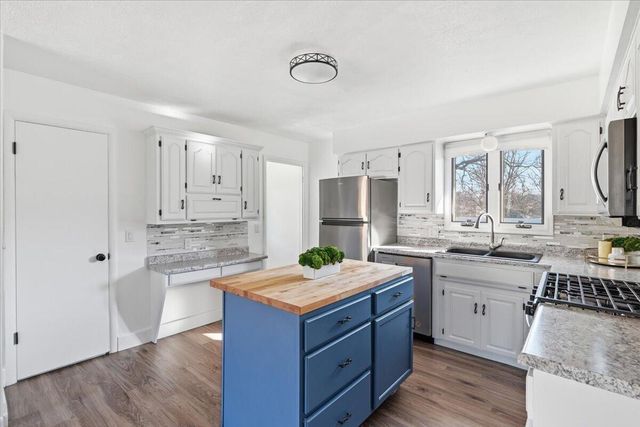 319 STEVEN Circle, Council Bluffs, IA 51503