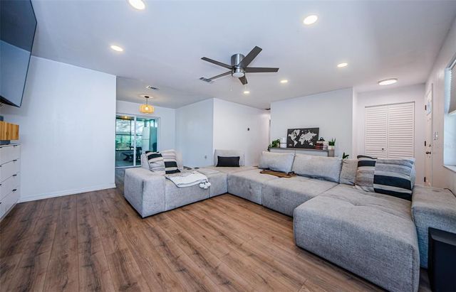 7241 56TH AVENUE N, St Petersburg, FL 33709