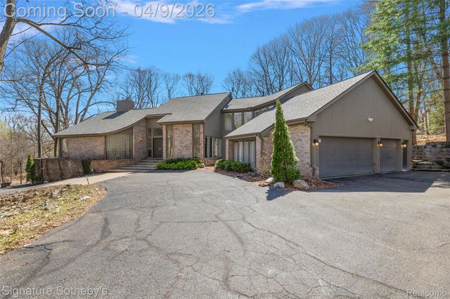 4650 Lahser Road, Bloomfield Hills, MI 48302
