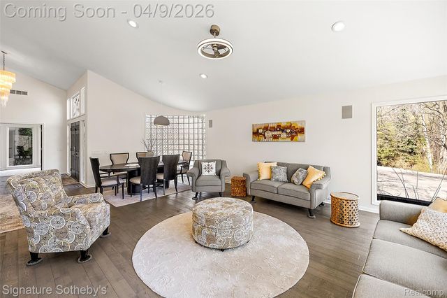 4650 Lahser Road, Bloomfield Hills, MI 48302