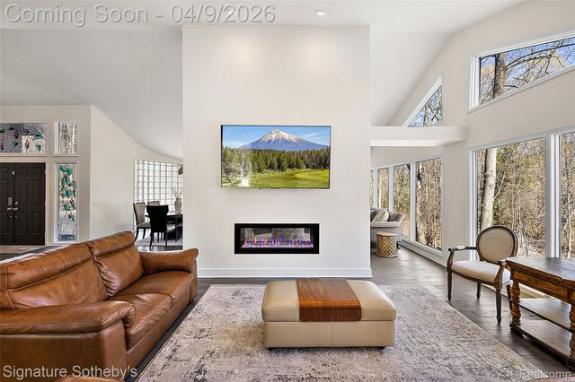 4650 Lahser Road, Bloomfield Hills, MI 48302