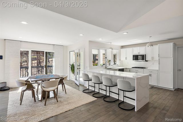 4650 Lahser Road, Bloomfield Hills, MI 48302