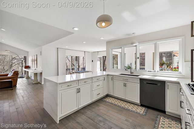 4650 Lahser Road, Bloomfield Hills, MI 48302