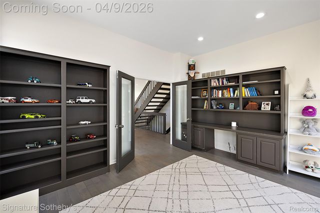 4650 Lahser Road, Bloomfield Hills, MI 48302