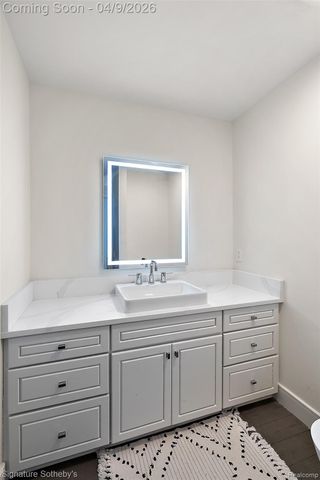 4650 Lahser Road, Bloomfield Hills, MI 48302