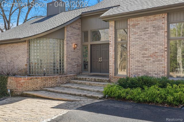 4650 Lahser Road, Bloomfield Hills, MI 48302