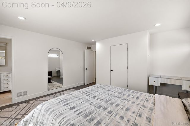4650 Lahser Road, Bloomfield Hills, MI 48302