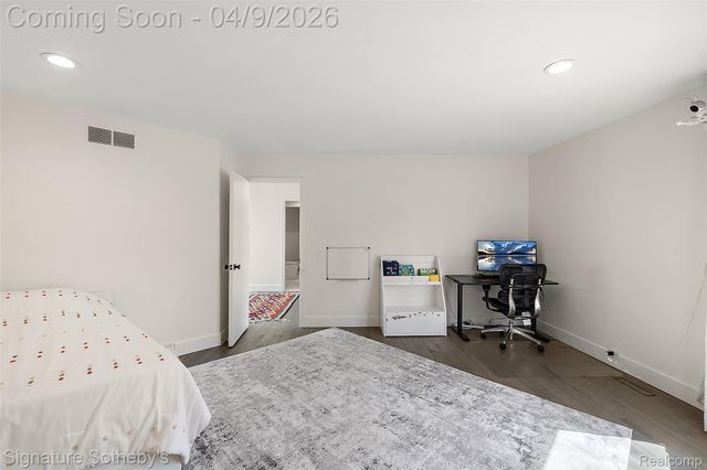 4650 Lahser Road, Bloomfield Hills, MI 48302